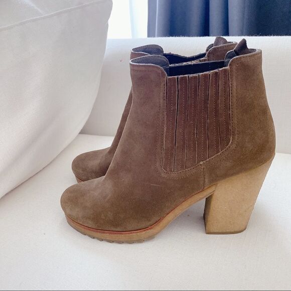 NEW Prada Leather ankle boots in camel/brown - Picture 3 of 14